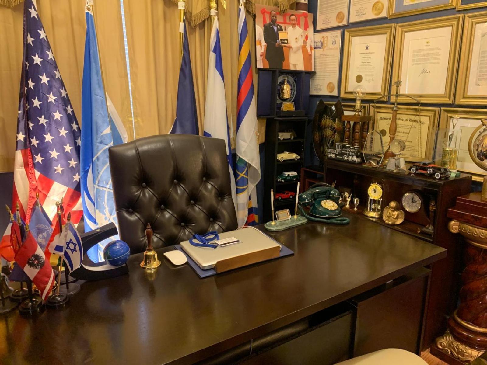 Ambassador Luxury Room Джеймстаун Екстериор снимка