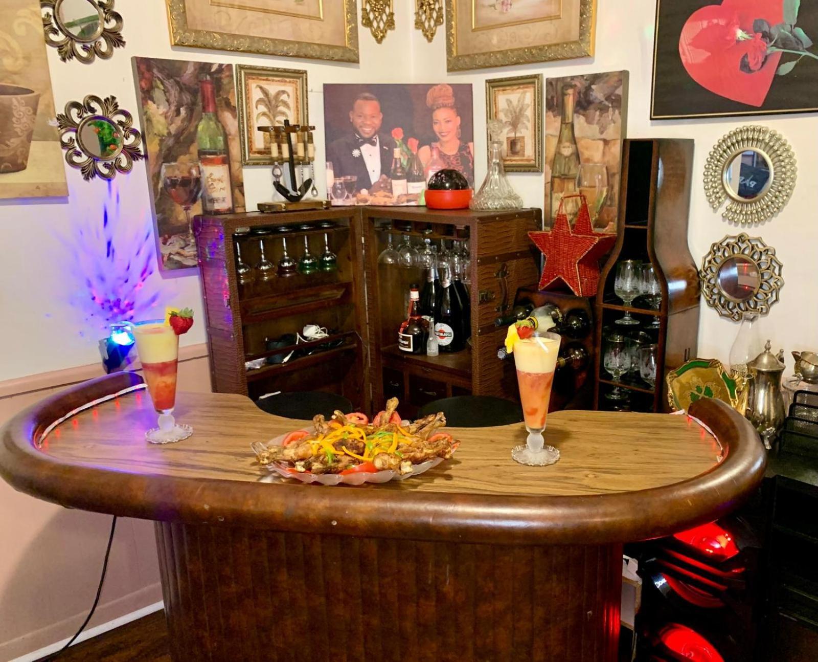Ambassador Luxury Room Джеймстаун Екстериор снимка